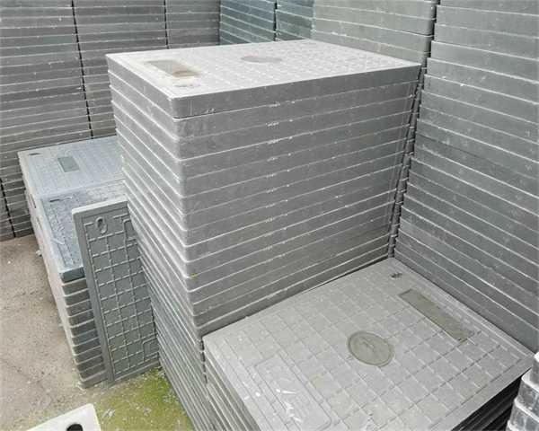 球墨铸铁井盖800多重啊图片 球墨铸铁井盖价格