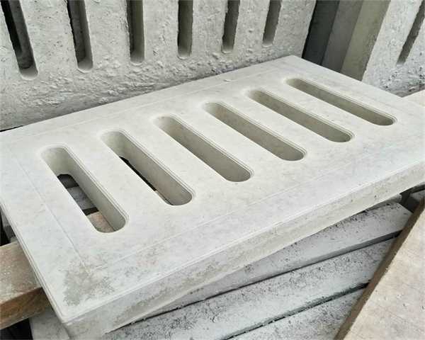 井盖未盖严实的有哪些 井盖分为雨水污水井还有什么 井盖未盖严实的有哪些 井盖分为雨水污水井还有什么