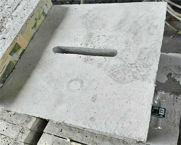 800铸铁方形井盖价格 方形铸铁井盖400＊600