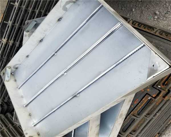 球墨铸铁井盖700x800多重 球墨铸铁井盖一个多重